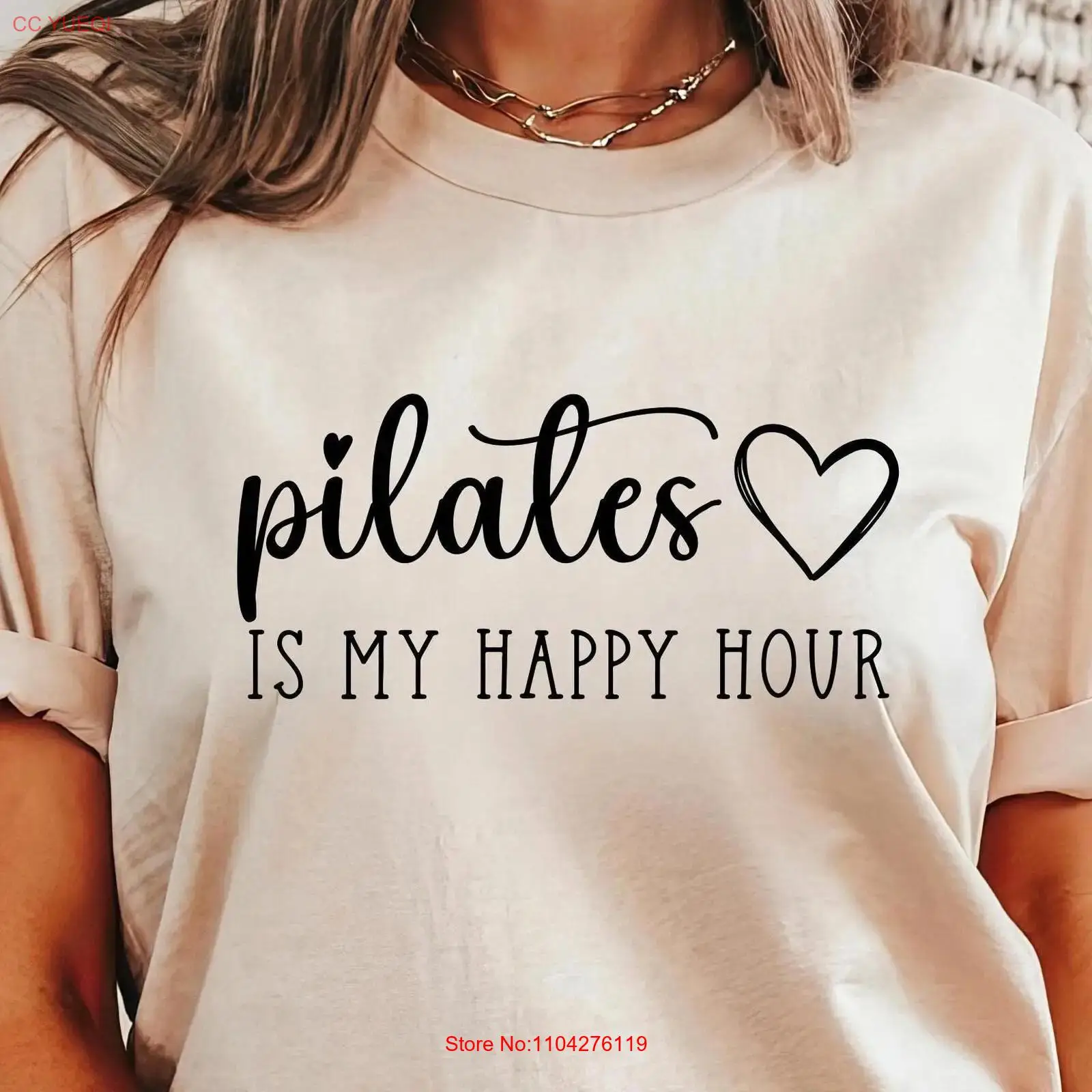 Yoga And Fitness Instructor - ピラティスは私のハッピーアワーです Tシャツ フィットネス愛好家のためのワークアウトアパレル インストラクター リフォーマー ヨガ
